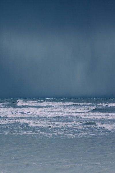 regen boven zee by Thierry Matsaert