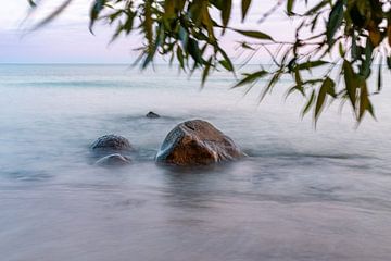 Stenen in de Oostzee bij zonsopkomst van Yanuschka Fotografie | Noordwijk