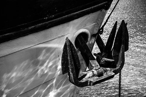 Ankers uit de boeg in de verf