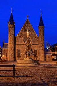 evening shot of the Ridderzaal at the Binnenhof in The Hague by gaps photography