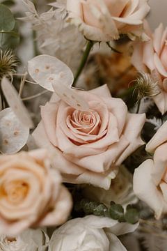 Pastel kleurige roos, bloemenkunst van Joke van Veen