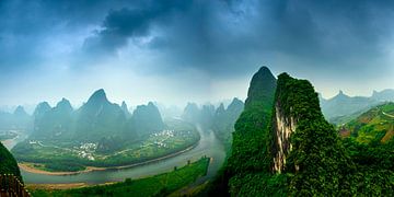 Panorama des montagnes du Karst de Guilin Yaoshan, Chine. sur Ruurd Dankloff