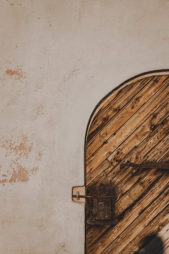 Eine Reise in die Vergangenheit in Røros bei einem Spaziergang durch die Altstadt, Norwegen, minimalistisch.