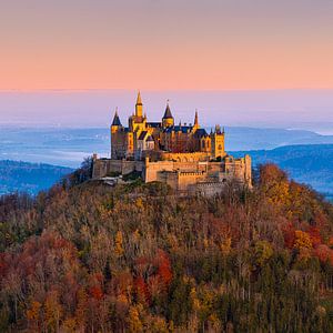 Burg Hohenzollern bei Sonnenaufgang, Deutschland