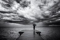 Dreigende wolken boven het Gardameer van Jacques Jullens thumbnail