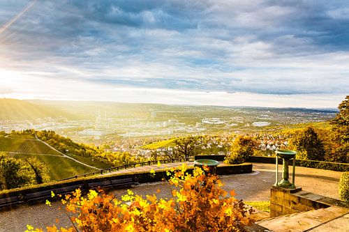 Uitzicht op Stuttgart vanuit de grafkapel op de Württemberg