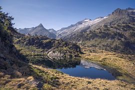 Weerspiegelingen van de natuur bij Upper Ibon in Villamuerta, Posets-Malad van PhotoCluster