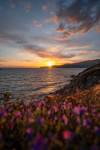 Zonsondergang aan de kust van Sardinië