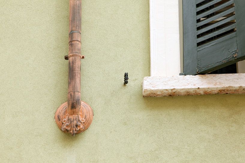 Abstrakte Wand Lazise Garda Italien von Wim Kooijman