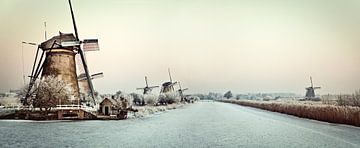 Windmühlen bei Kinderdijk im Winter