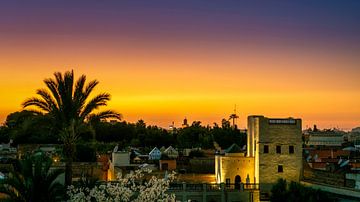 Huizen in Marrakech tijdens zonsondergang