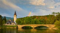 Ein Regenbogen über der Kirche von St. Johannes dem Täufer von Henk Meijer Photography Miniaturansicht