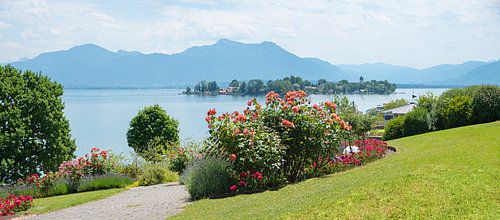 Pad in het park Gstadt am Chiemsee, Opper-Beieren