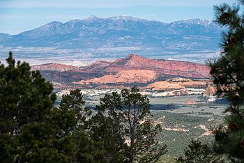 Les crêtes de roches rouges de Capitol Reef