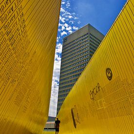 Hofplein - Grijs, Geel en Blauw van Henk Frings