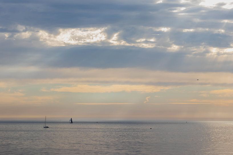 Mysterieus mooie dag op Scheveningen van Anne Zwagers