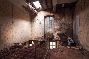 Verlassenes Schlafzimmer in einem Schloss.