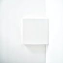 Wit vierkant op een witte muur van Hans Kwaspen thumbnail
