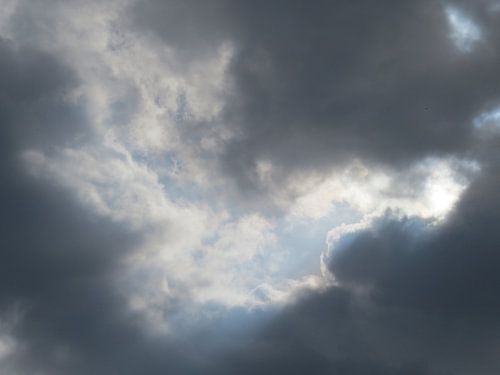 Ook achter donkere wolken schijnt altijd de zon