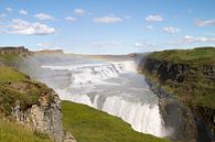 Waterval in IJsland von Sander Meijering Miniaturansicht