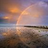 Een regenboog boven de Waddenzee van Bas Meelker