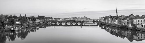 Servaas Brögk - Pont St. Servaas - Maastricht au lever du soleil - BlackWhite sur Teun Ruijters