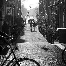 Passin' by (Amsterdam) van Tom Loman