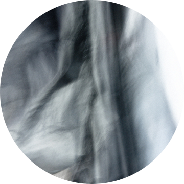De geplooide jas | fotografisch abstract van Henriëtte Mosselman
