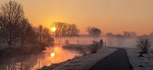 On the Dender early in the morning