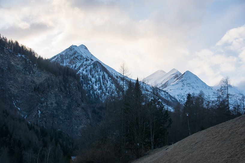 Mountain peaks in the Austrian Alps by Manuel Declerck