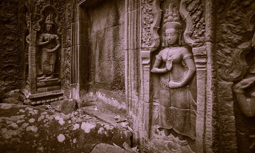 Apsara dancers, Ta Prohm, Cambodia von Robert van Hall