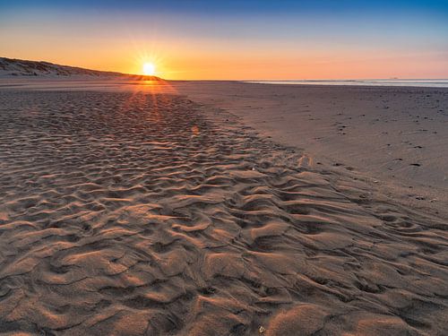 zonsondergang op het strand van Oost Vlieland