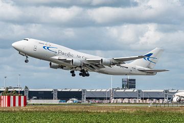 Take-off Kalitta Boeing 747-400 vrachtvliegtuig.