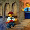 Legopolizei und Gauner auf der Treppe von Jenco van Zalk