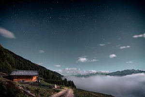 A la pleine lune, au-dessus des nuages