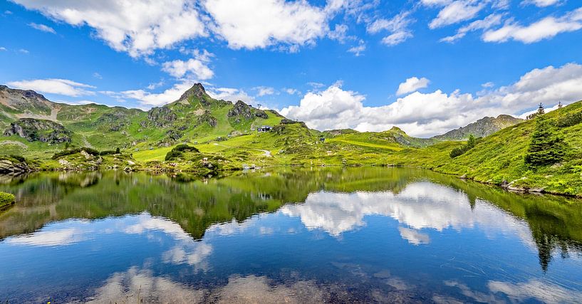 Prachtige wolkenreflectie in de Krummschnabelsee van Christa Kramer