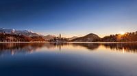 Het meer van Bled in Slovenië bij zonsopgang van Thomas Rieger thumbnail