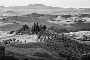 Toskana Landschaft in Italien in schwarzweiss