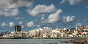 Blick auf die Himmelslinie von Arrecife - Hauptstadt von Lanzarote - Kanarische Inseln.