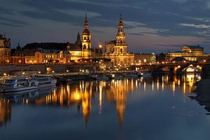 Elbufer in Dresden zur Nacht