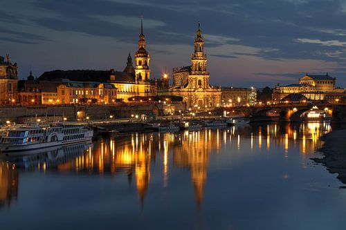 Elbufer in Dresden zur Nacht von Sabine Wagner