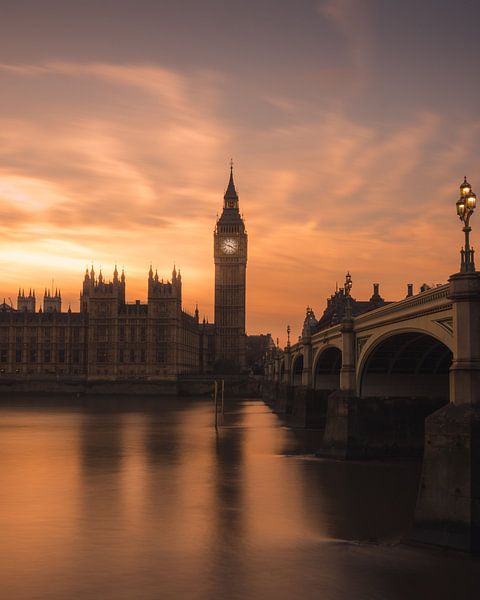 London by Hello Pompoyo