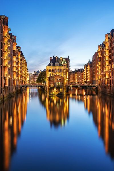 Hamburg moated castle by Robin Oelschlegel