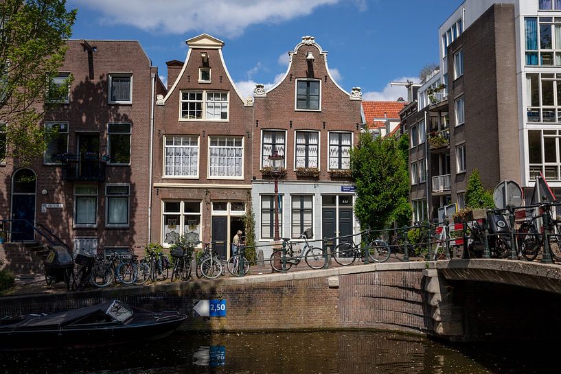 Grachtenhäuser in Amsterdam von Joost Adriaanse