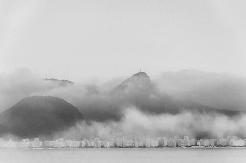 Kust en Corcovado in Rio de Janeiro zwart-wit