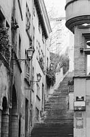 Trappen in het oude Lyon in zwart-wit - Stadsfotografie
