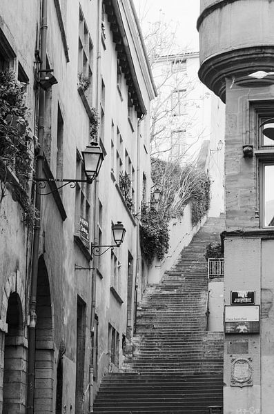 Trappen in het oude Lyon in zwart-wit - Stadsfotografie van Carolina Reina Photography