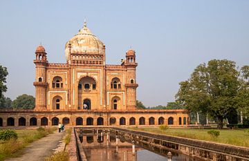 Safdarjungs tomb. by Floyd Angenent