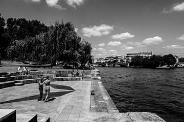 Dancing couple in Paris by Tim Briers