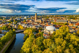 Vue aérienne de la ville de Zwolle par une belle journée d'automne sur Sjoerd van der Wal Photographie